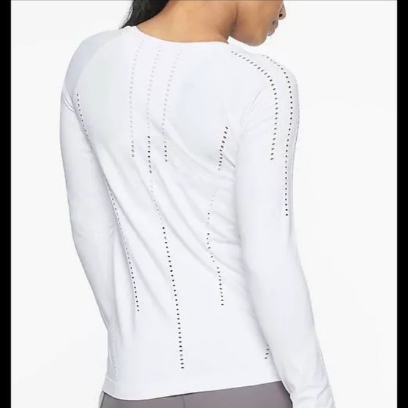 Athleta Tops - Athleta white foothill long sleeve top XS